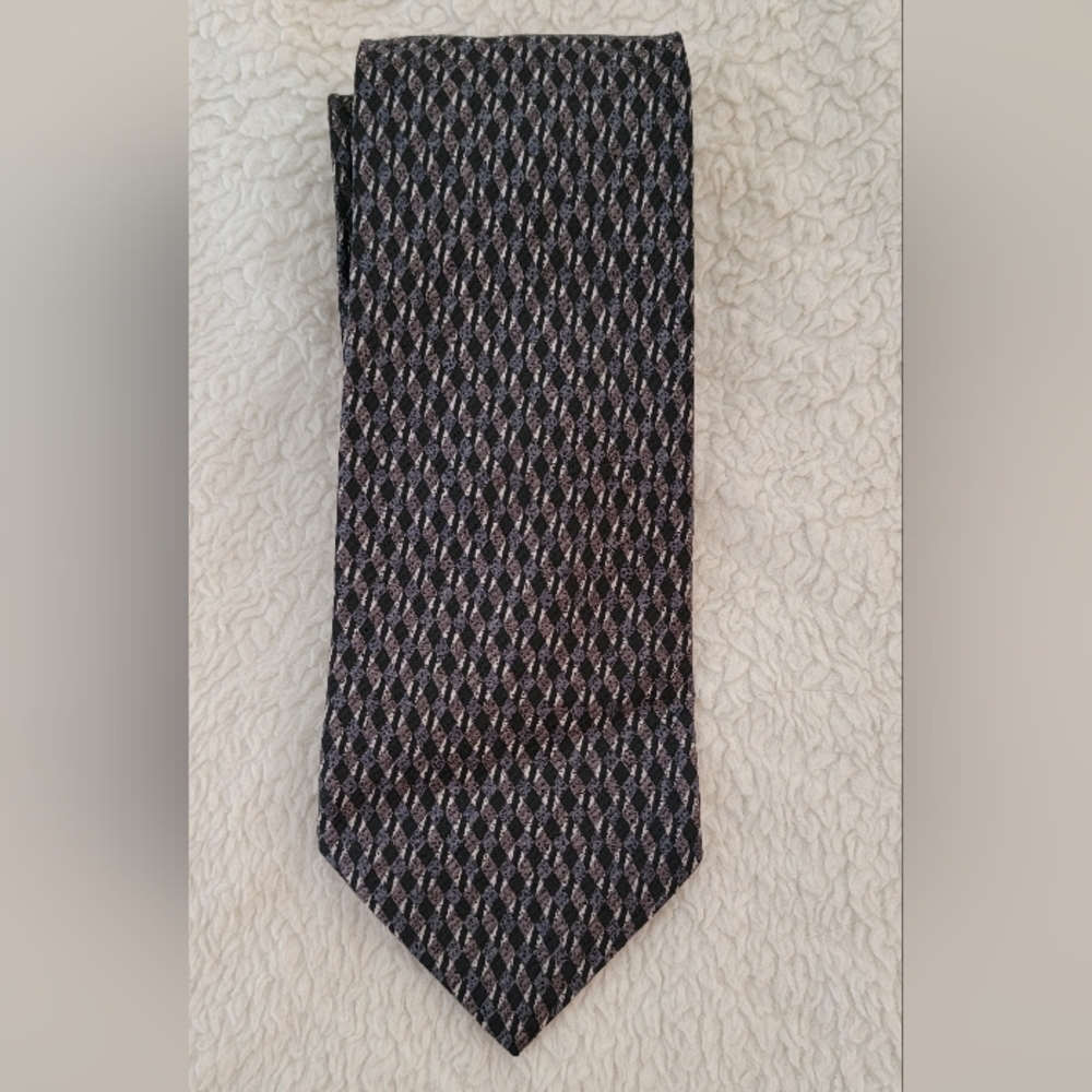 Cristafaro Sophisticated Black and Gray Geometric Tie